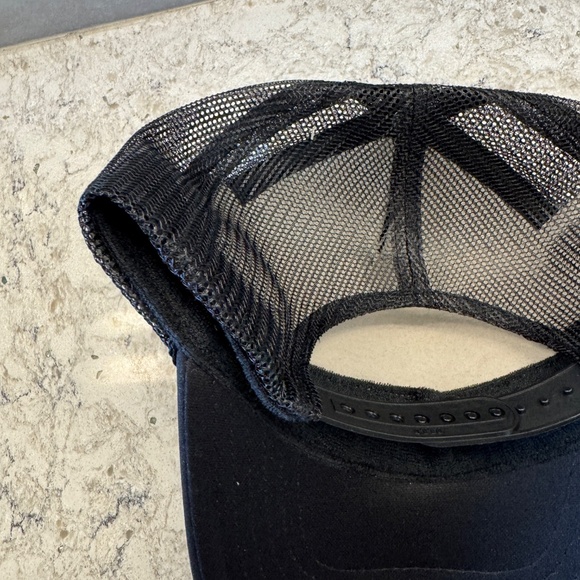 NWT Black trucker hat with the Text "Tequilla Lime sunshine "in gold glitter - Picture 8 of 12